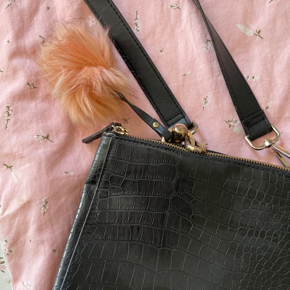 Black Handbag - Picture 4 of 4